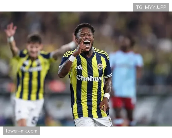 费耶诺德主帅率队上演历史性逆转，独特执教风格助球队强势回暖